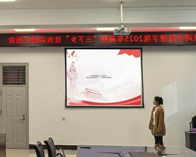 图片包含 室内, 天花板, 女人, 照片AI 生成的内容可能不正确。